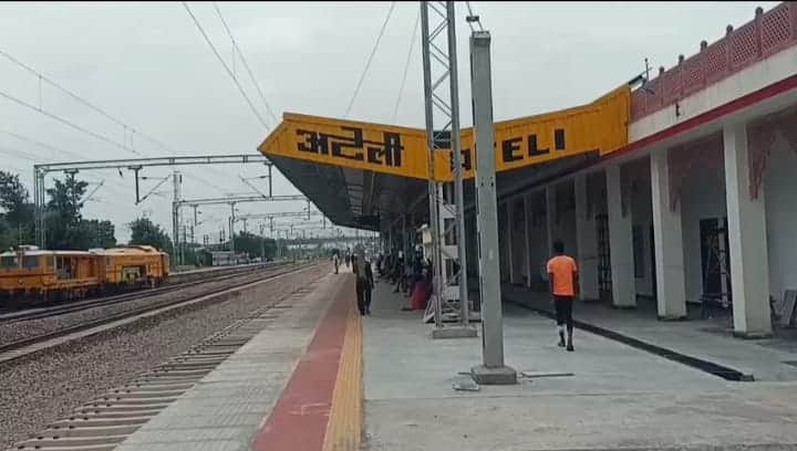 फोटो 1अटेली रेलवे स्टेशन।