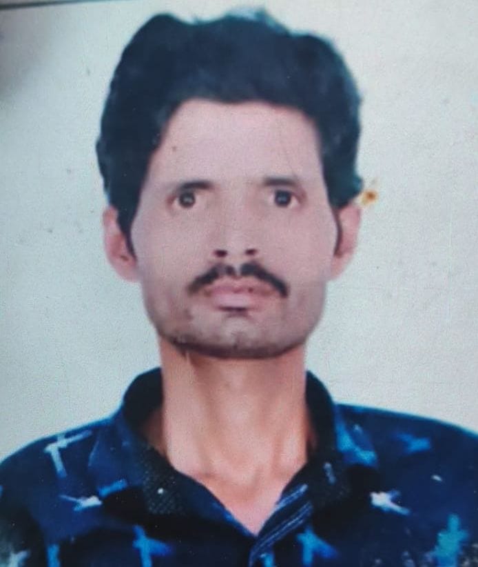 A young man walking on foot was hit by a bike and died.