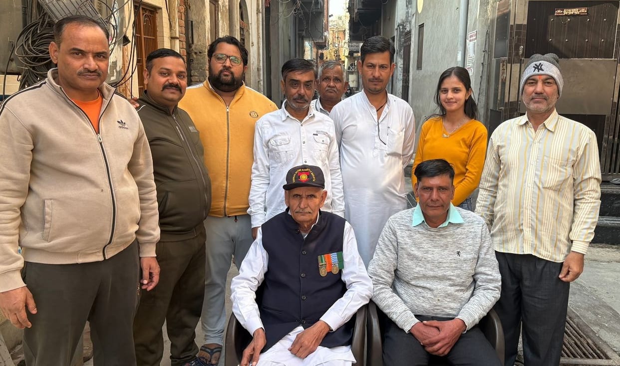 Ex-servicemen and the Samarpit Yuva Shakti Manch celebrated Army Service Corps Day.