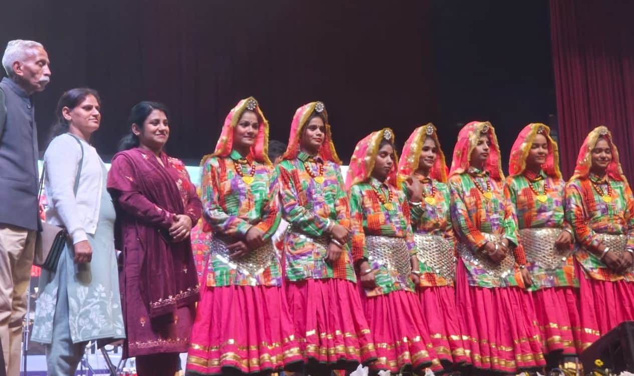 फोटो संख्या:-58 पंचकूला में आयोजित कार्यक्रम में प्रस्तुति देती महेंद्रगढ़ जिला की टीम। स्रोत: 