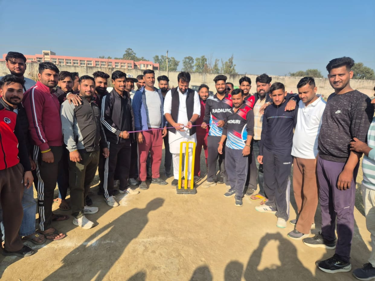 Khandwa defeated Radouri team by four runs to win the final