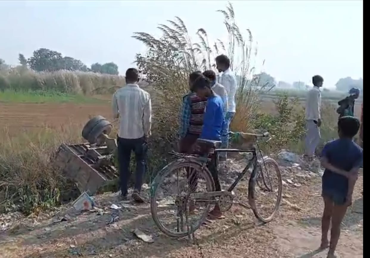 Tractor trolley overturned in a roadside ditch, driver died