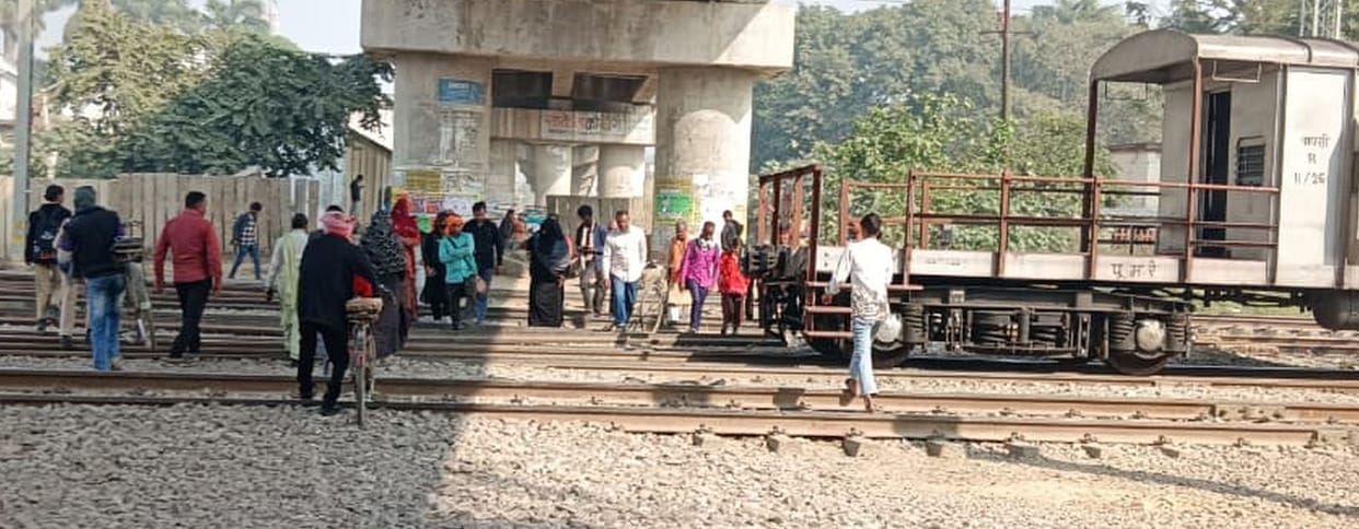 Foot over bridge incomplete, people forced to cross the track