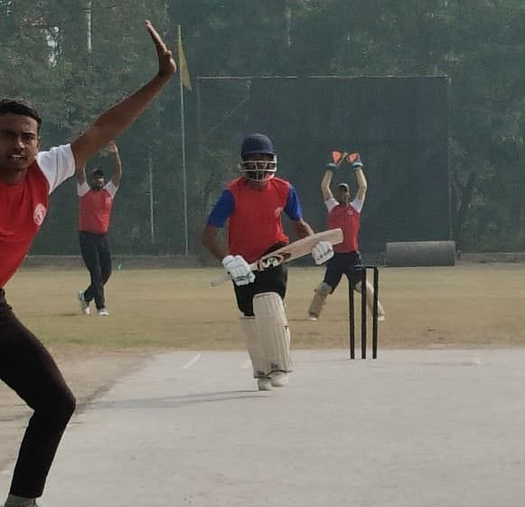 Waseem's batting and Himanshu's bowling led Sitapur to victory.