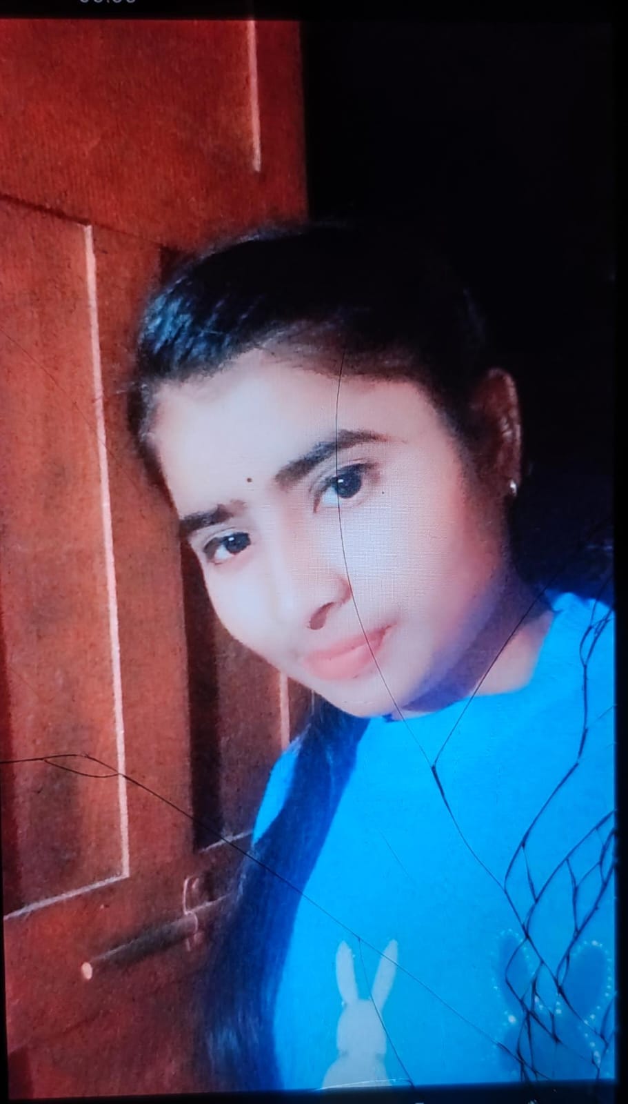 The body of a young woman who had gone to clean the neighborhood was found hanging.