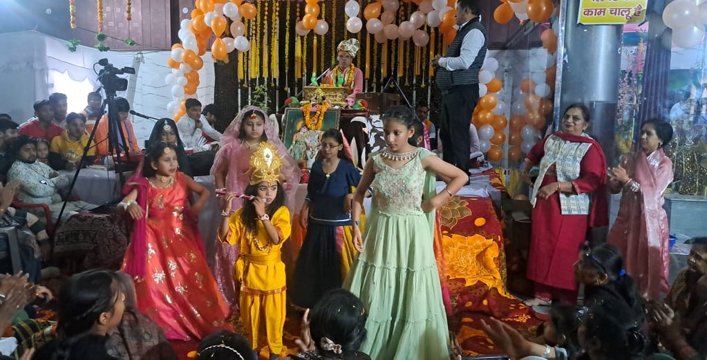 A tableau depicting the marriage of Shri Krishna and Rukmini was presented.