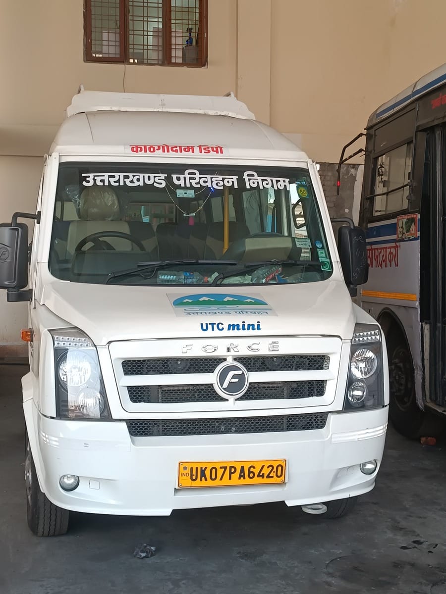The wheels of the Tempo Traveller can stop at any time.