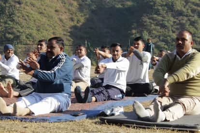 Soldiers did yoga at Police Line Ratuda