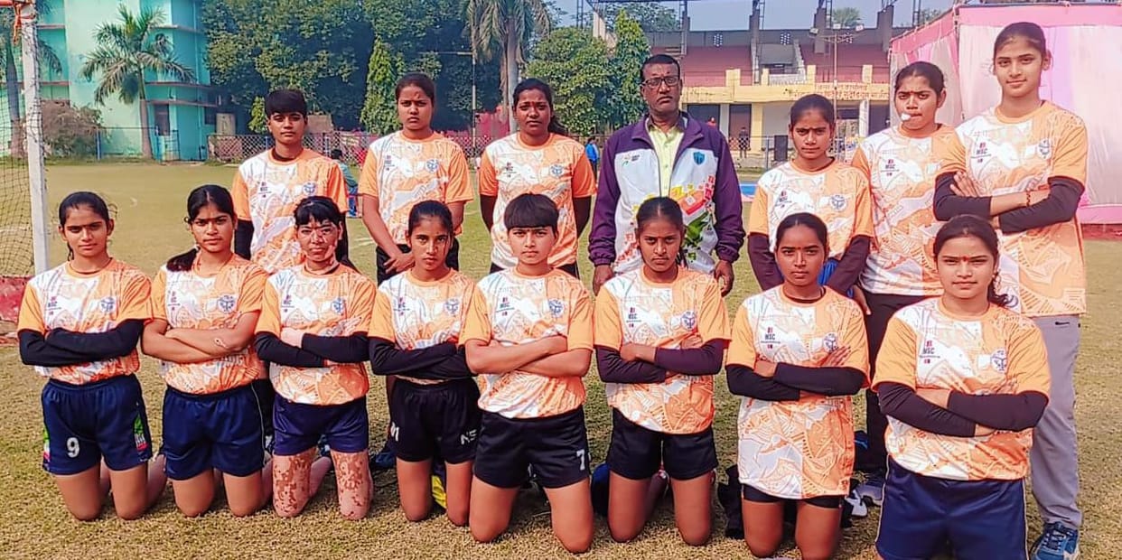 Mirzapur won the bronze medal in the state girls' kabaddi.