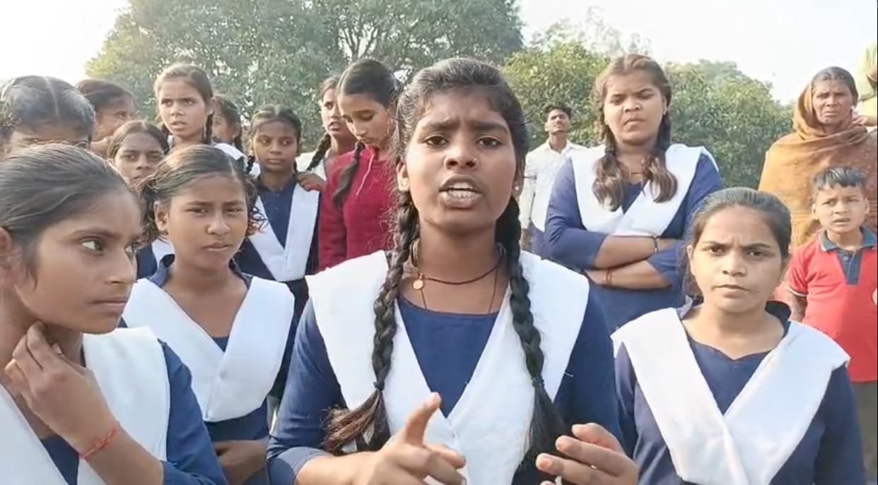 Angry children took to the streets against the principal