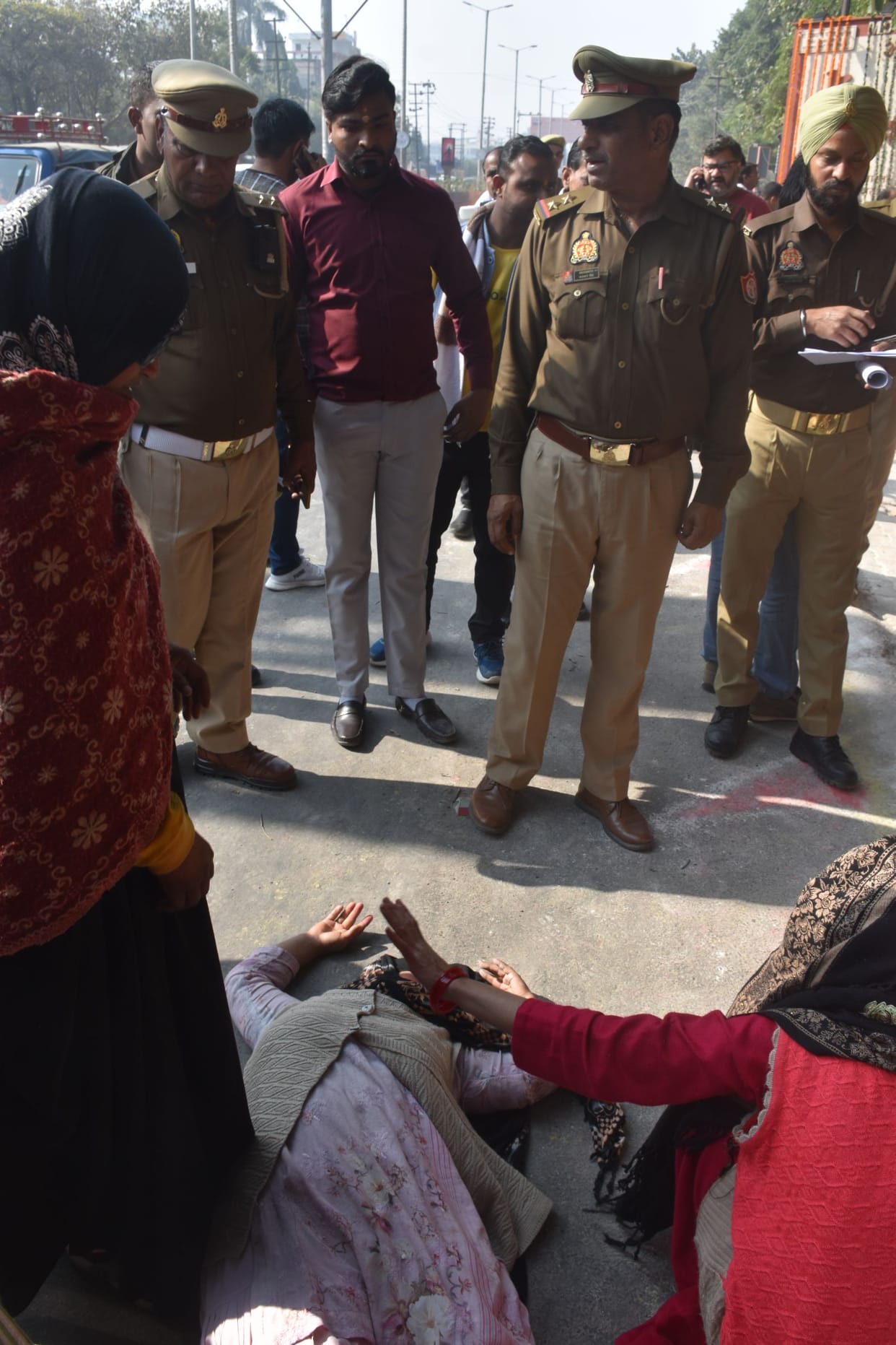 CM at Circuit House, commotion at gate, two women faint