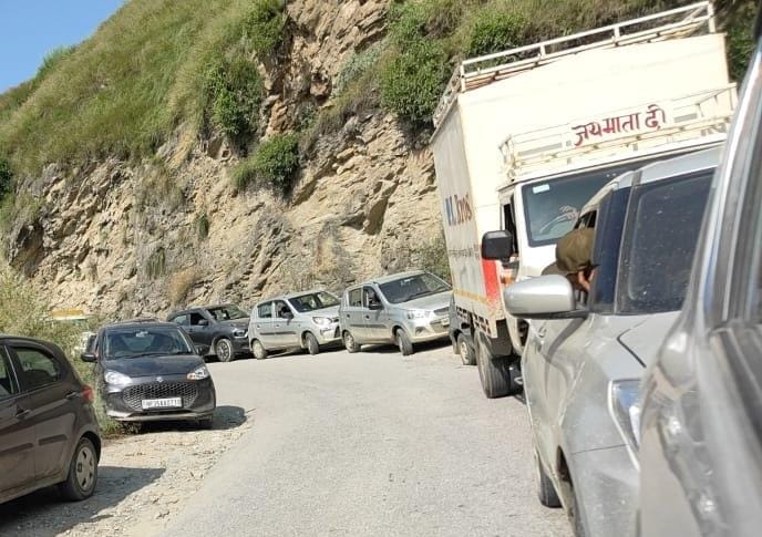 People are troubled by traffic jam in Devdhank