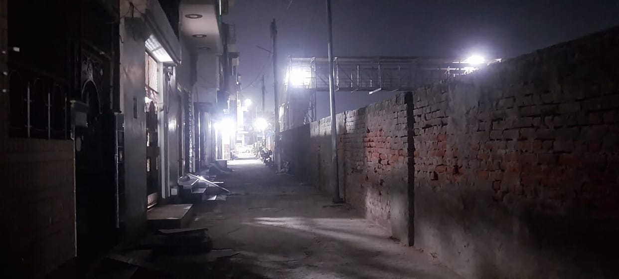 Streetlights are broken, the street is plunged into darkness... people are troubled.