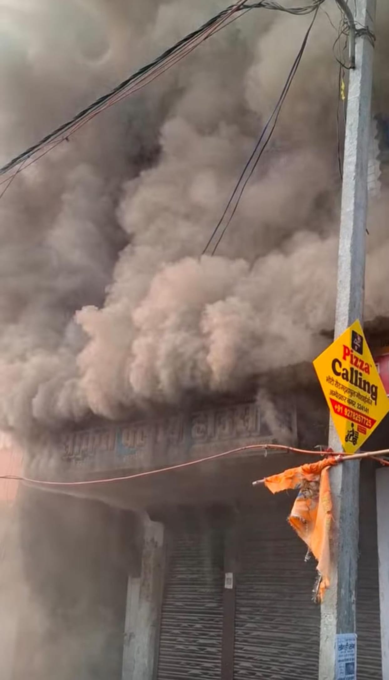 Fire breaks out in a clothing store, causing loss of Rs 50 lakh