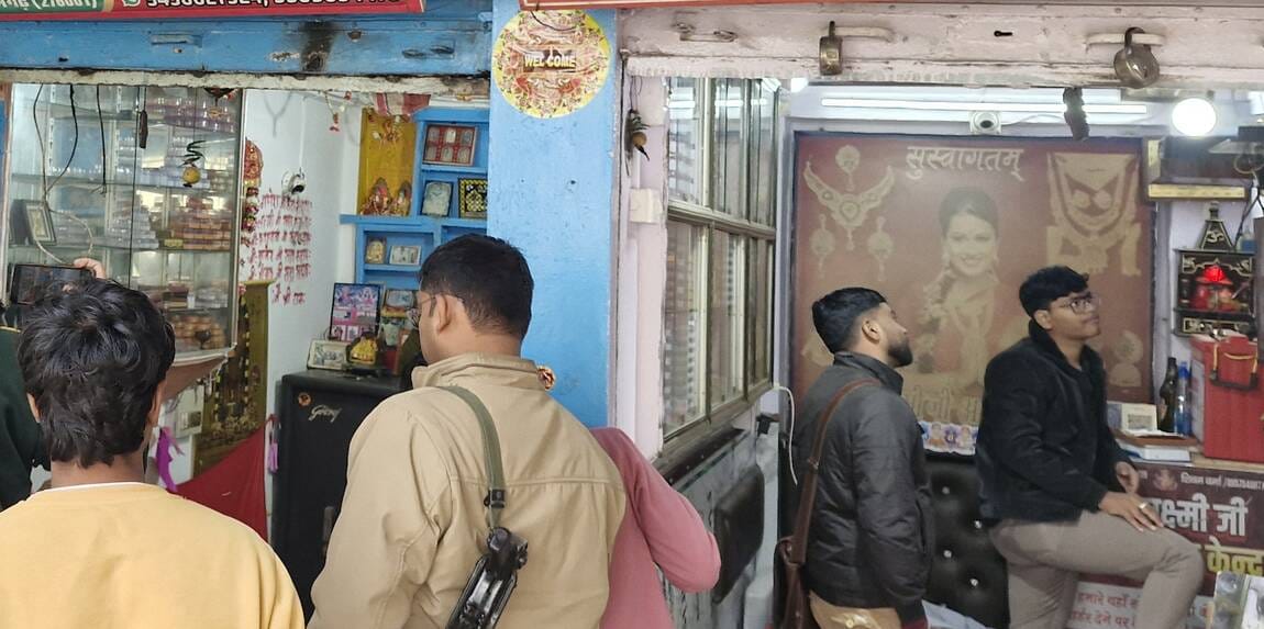 Jewellery and electronics worth over Rs 10 lakh stolen from shop