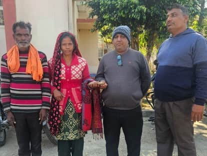 A labourer couple returned Rs 1 lakh that a shopkeeper had lost.