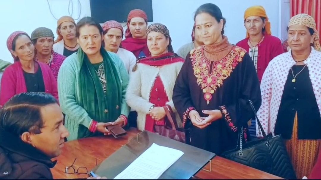 Scheme workers sent a memorandum to the PM regarding their demands.Scheme workers sent a memorandum to the PM regarding their demands.
