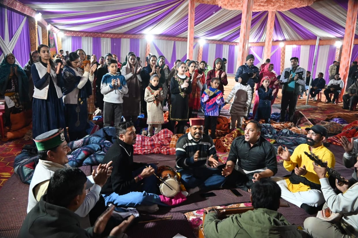 The Mother's gifts were praised in the Bharari police station premises.