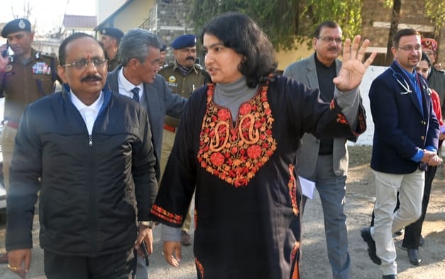 Chief Secretary visited the de-addiction centre in Bhuntar.