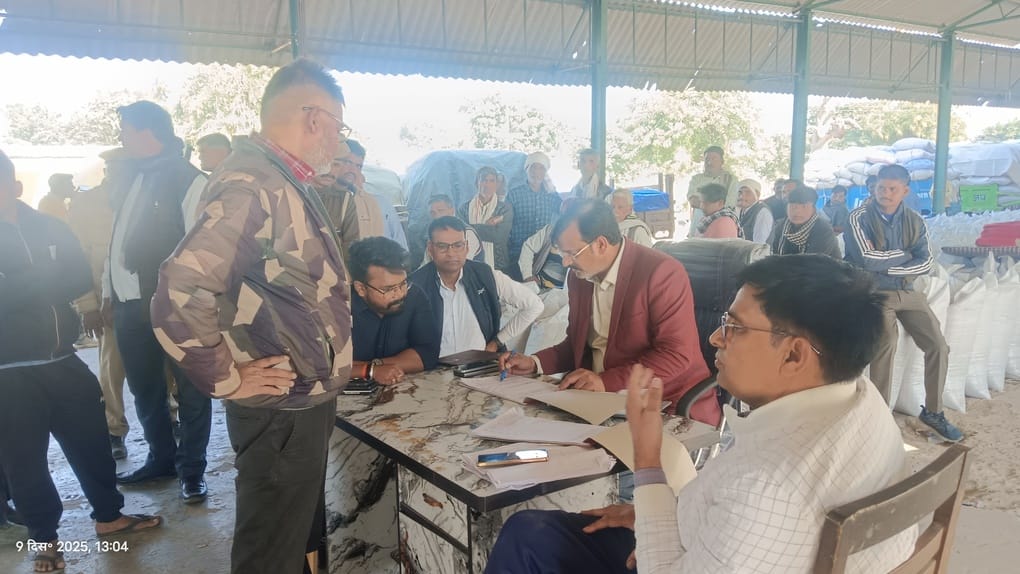 ADM listened to the farmers' problems at the millet procurement center and distributed tokens.