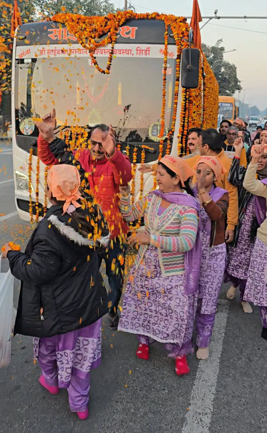 The procession of Charan Paduka was welcomed with a shower of flowers.