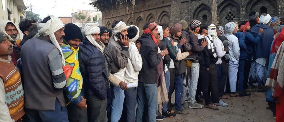 Farmers queued up for fertilizer all day, 200 returned