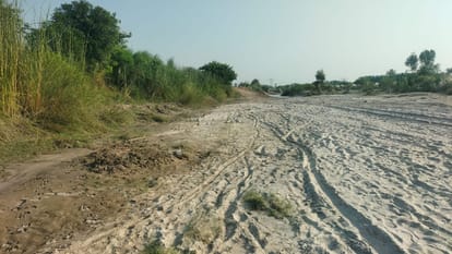 Unnao News: वैकल्पिक मार्ग के लिए एसडीएम से मांगी जमीन unnao news