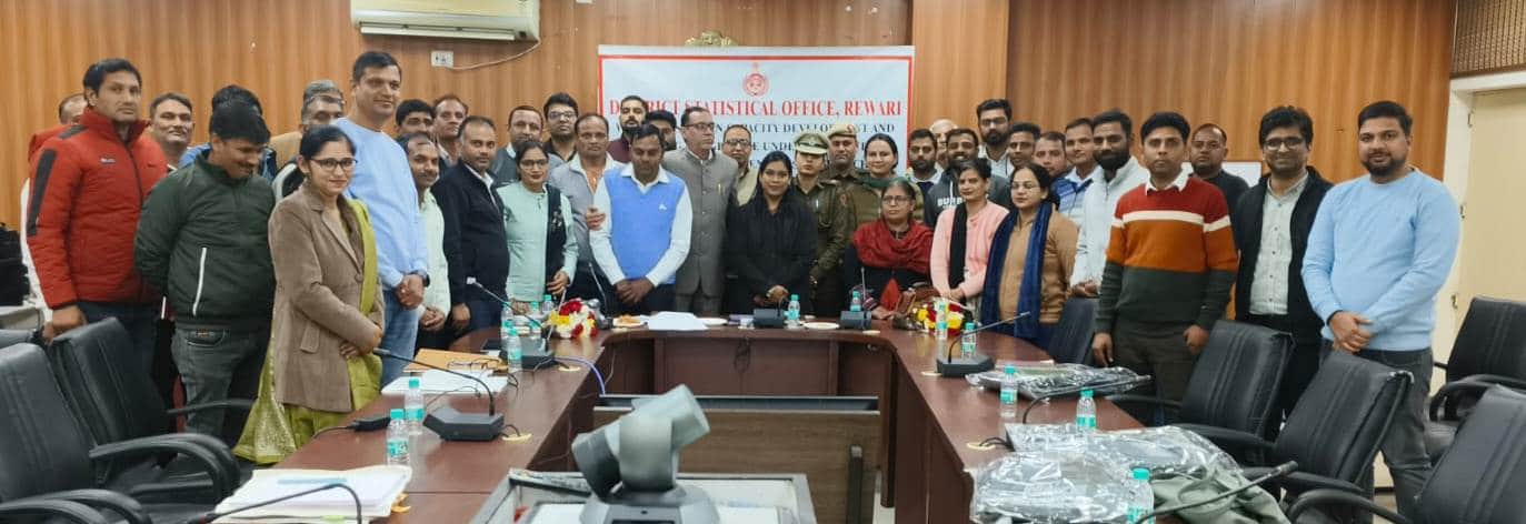 फोटो: 22रेवाड़ी। लघु सचिवालय में आयाअेजति प्रशिक्षण कार्यक्रम में उपस्थित अर्थ एवं सांख्यिक