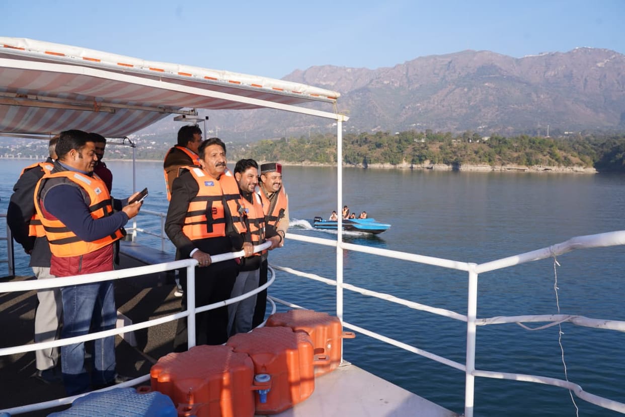 Deputy Chief Minister enjoys water sports at Gobind Sagar Lake