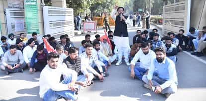 Student Mahapanchayat: JGU administration asks for a week to decide on the reinstatement of Harikesh Dhanda's suspension