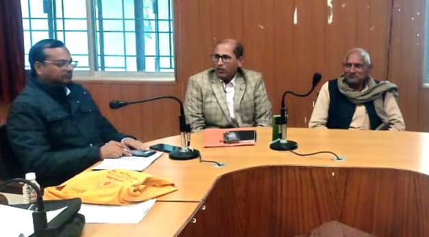 जिला पंचायत सभागार में सिंचाई बंधु की बैठक में उपस्थित अधिकारी और पदाधिकारी। संवाद