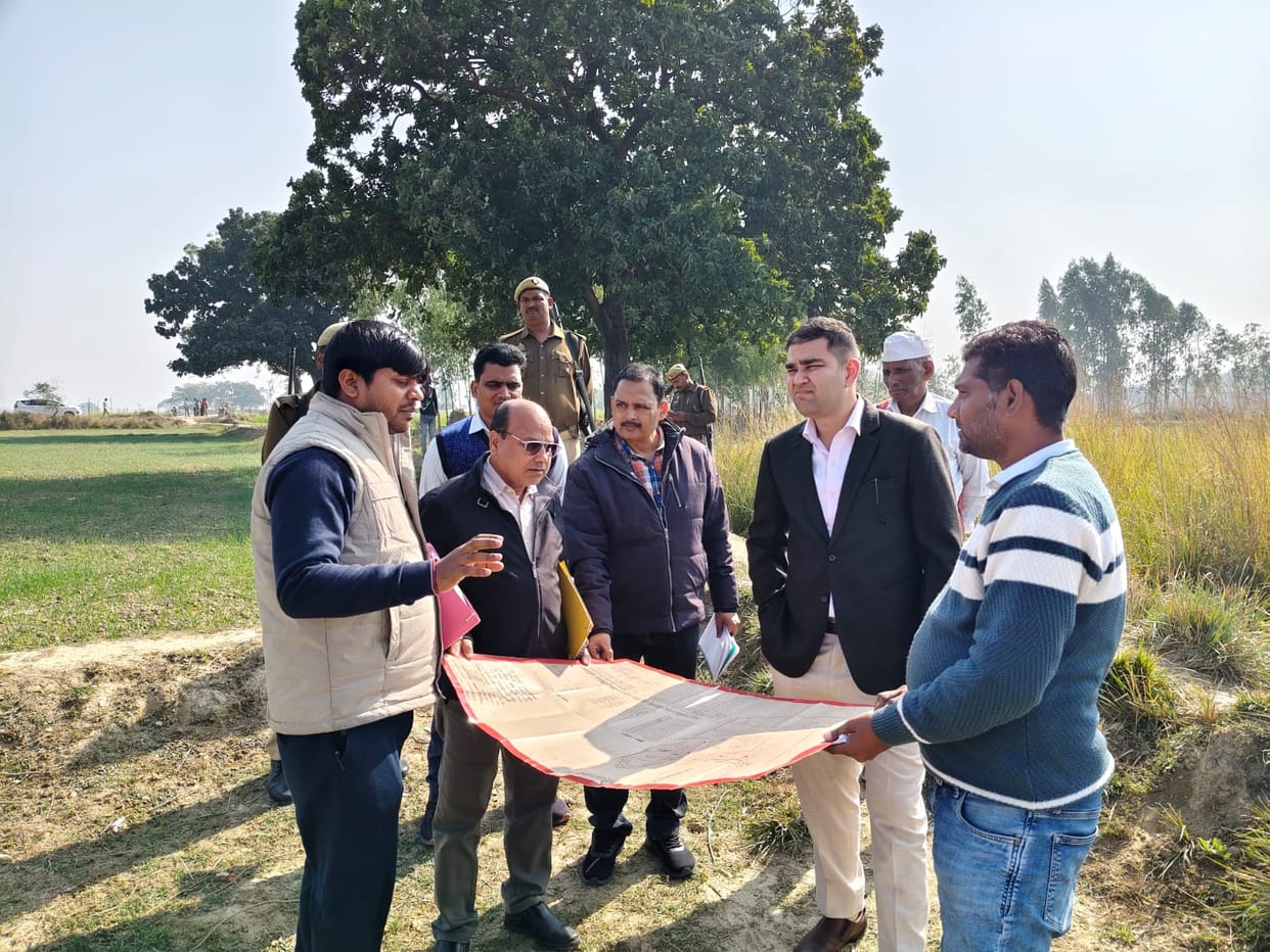 DM inspected the works of Kisan Samriddhi Yojana.