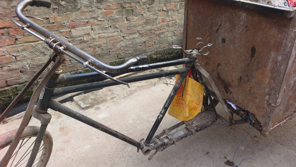 The carts that carry garbage from door to door have become garbage