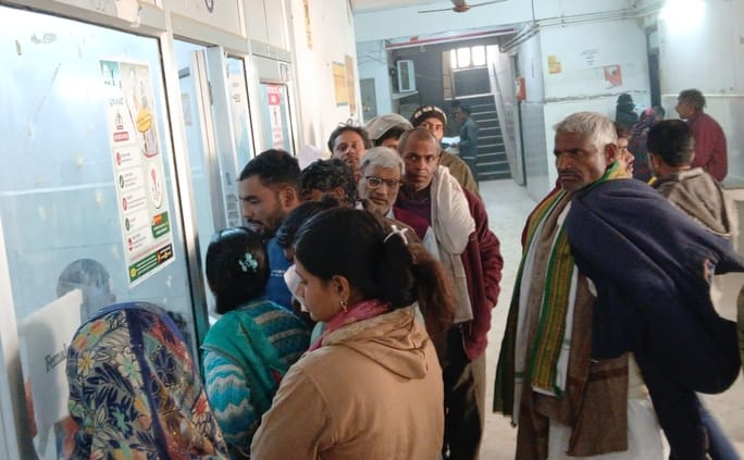 Elderly people should take care of their health in winter