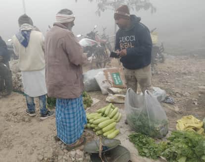 Siddharthnagar News: Farmers and traders shivering in the cold, increasing problems