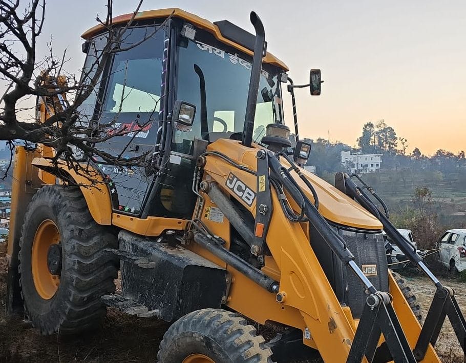 Illegal mining was taking place in Pithoragarh in the dark of night.