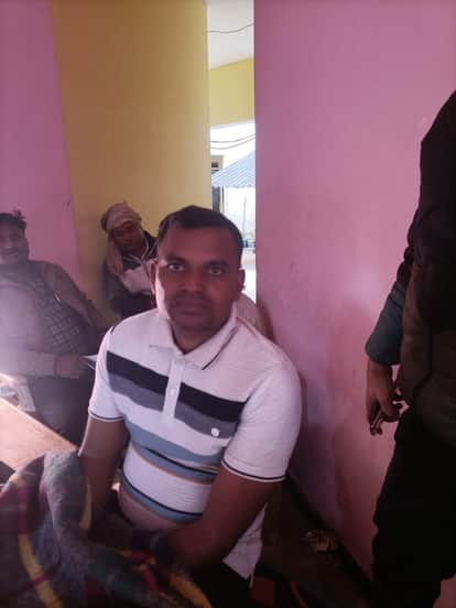 Job officer arrested for taking a bribe of 10 thousand rupees