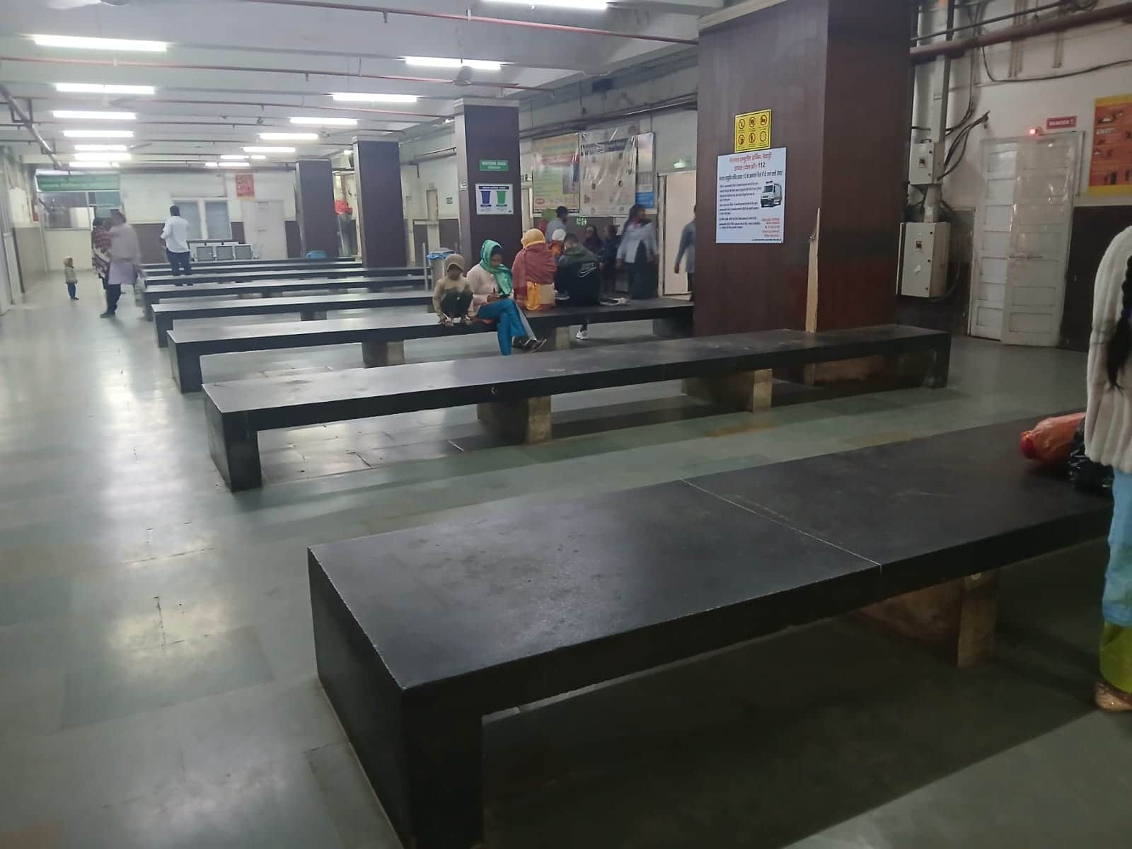 रेवाड़ी। नागरिक अस्पताल में डॉक्टरों की हड़ताल के चलते खाली पड़ा प्रतीक्षा कक्ष। संवाद