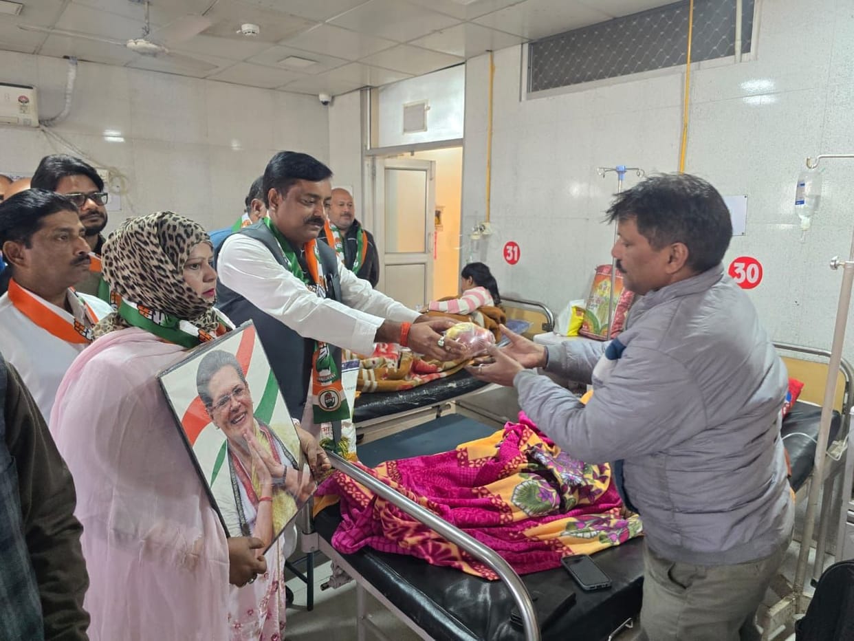 Fruits distributed to patients on Sonia Gandhi's birthday