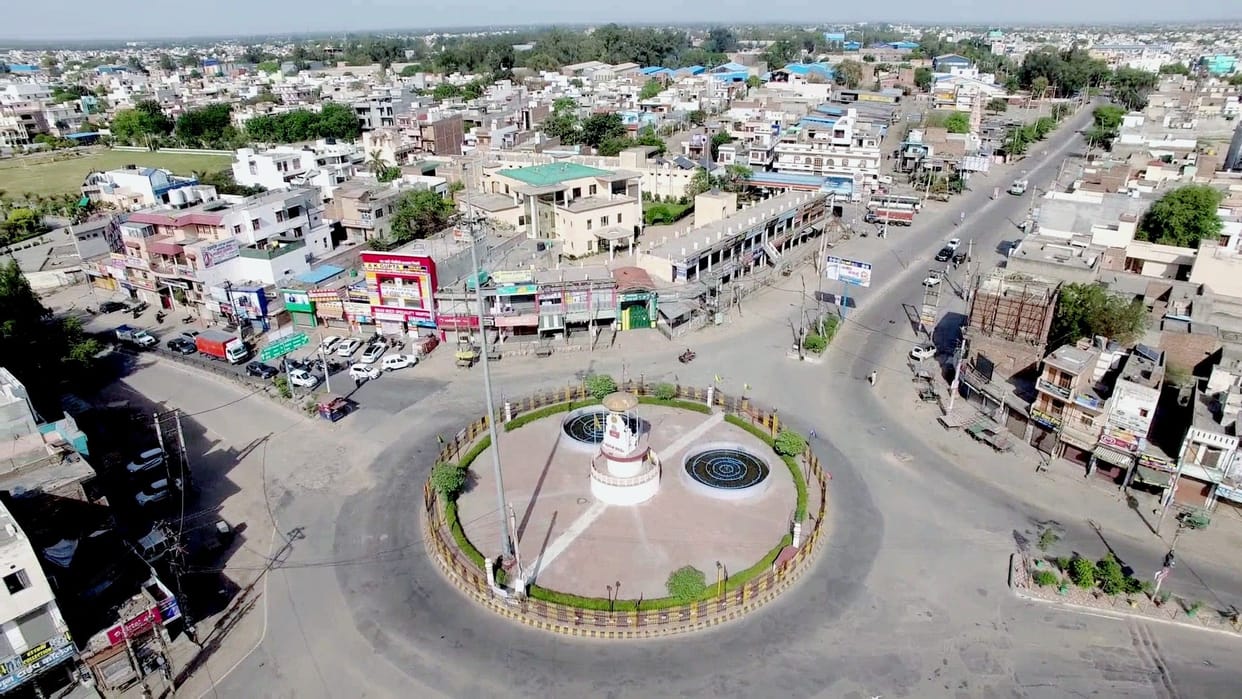 The mess of electric wires will be removed at Maharaja Agrasen Chowk and Maharana Pratap Chowk.