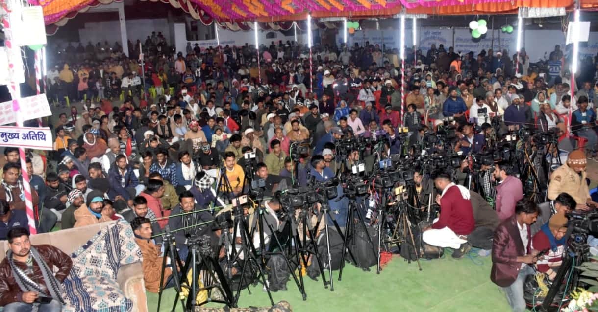 शहीद महोत्सव में मौजूद लोग