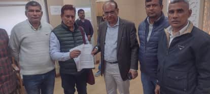 A delegation of the teachers' union met the director to seek changes in the transfer policy.