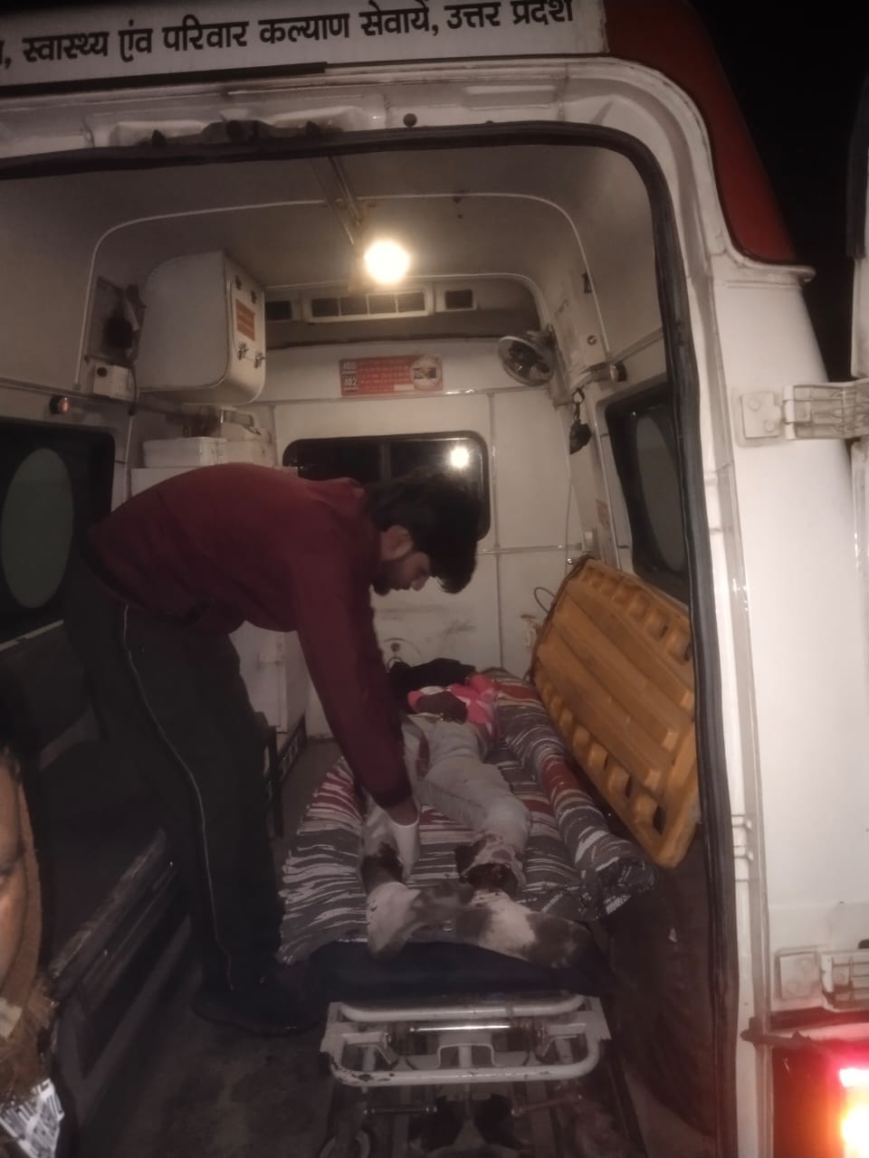 Dumper truck collides with parked trailer, cleaner dies.