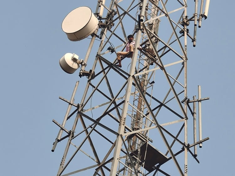 A Young Man Climbed A Tower To Call His Wife, Causing Chaos For Three ...