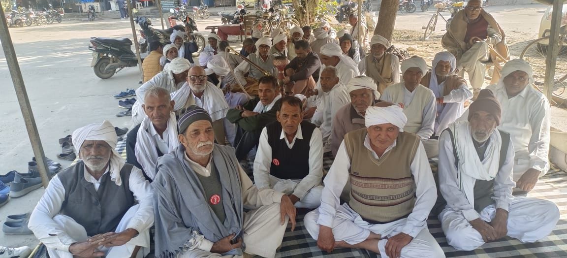 Farmers' protest continues in Narwana tehsil.