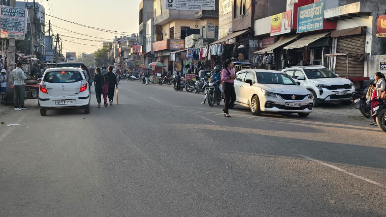 15 drivers were fined for parking their vehicles on the road.
