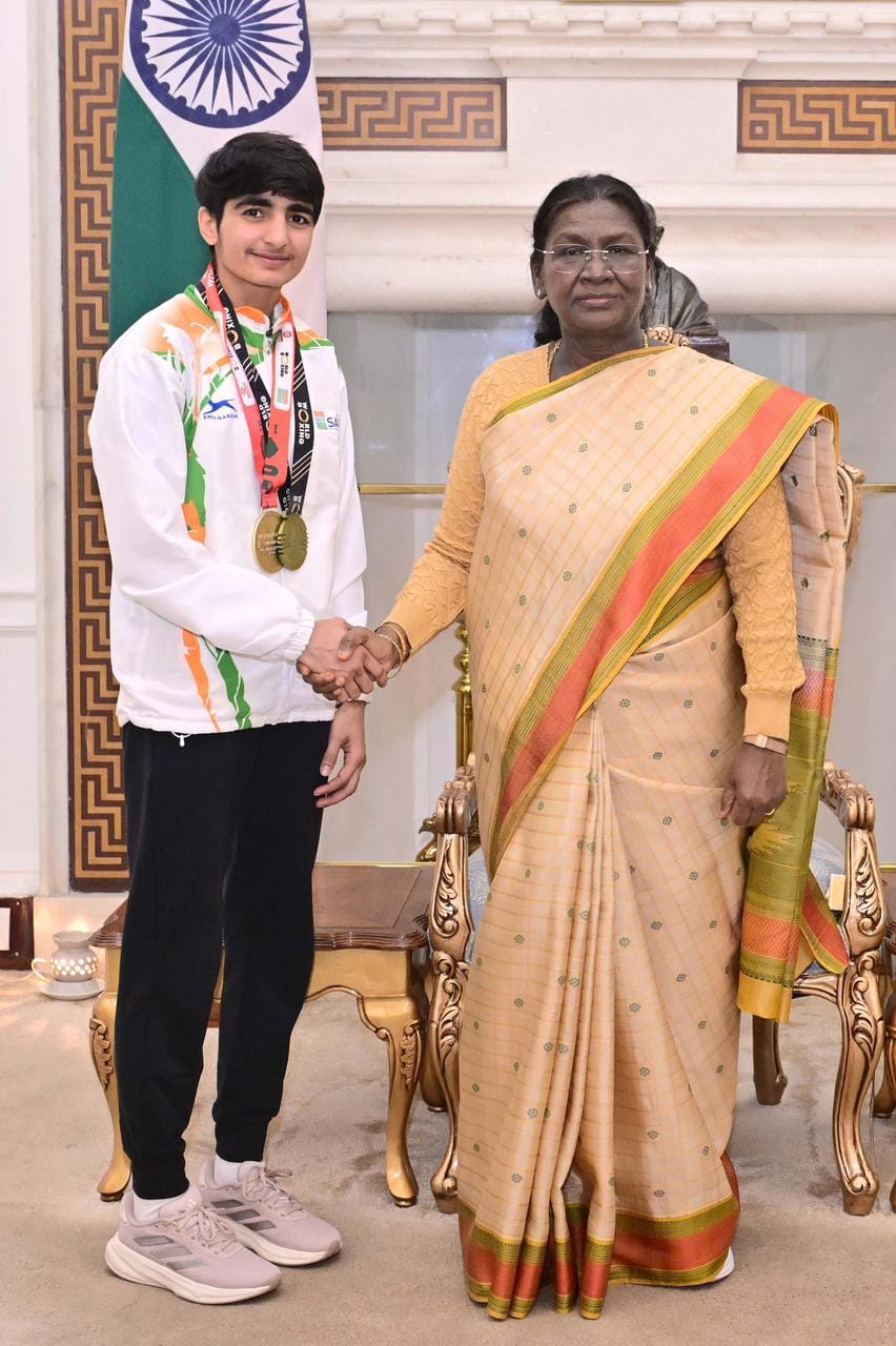 President honored boxer Meenakshi, increased the prestige of the district