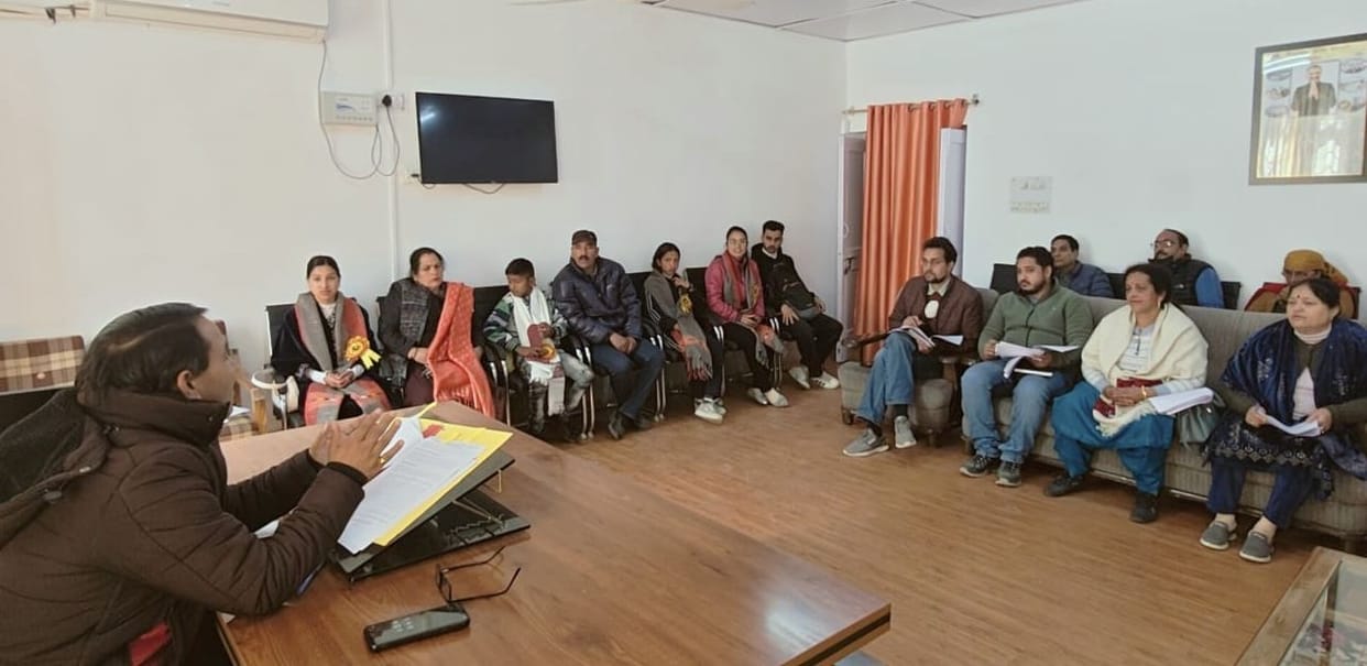 SDM gave instructions in the meeting of block level monitoring committees in Ani.