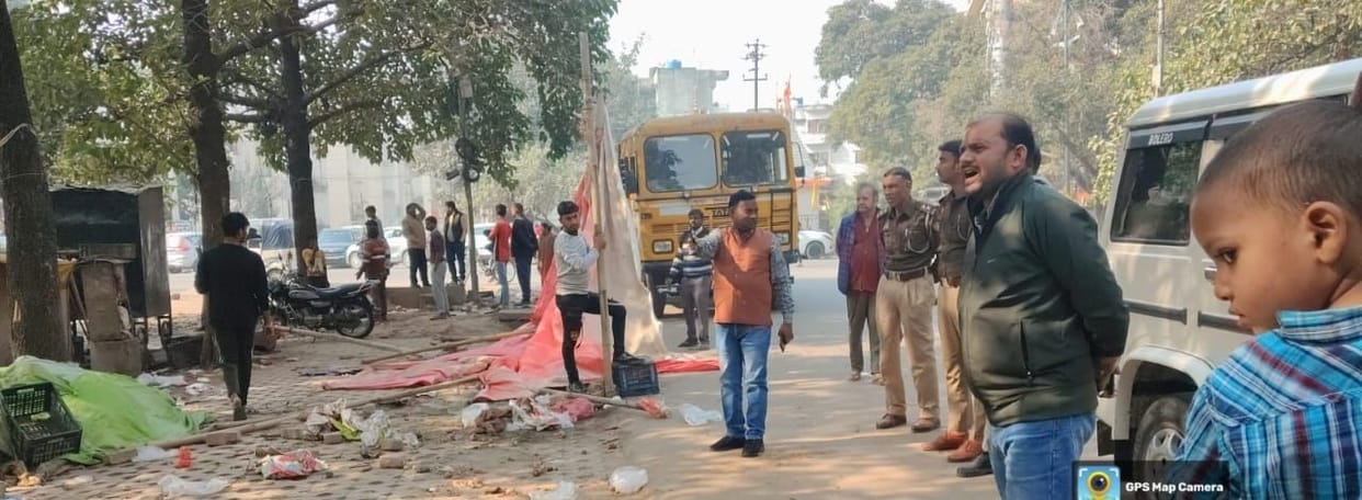 The Municipal Corporation removed encroachments from the road side and collected fines.
