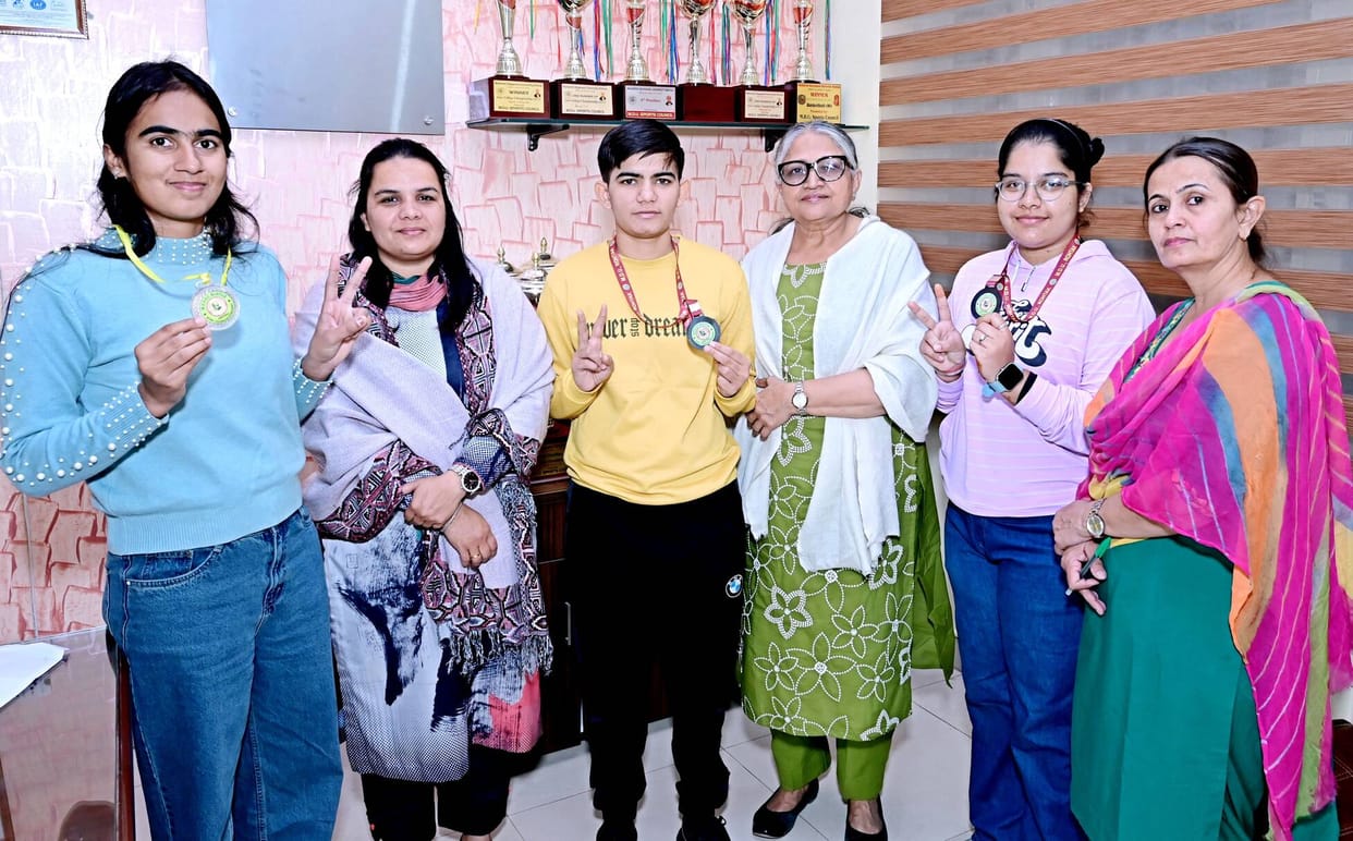 Medal winning students of boxing competition were welcomed.